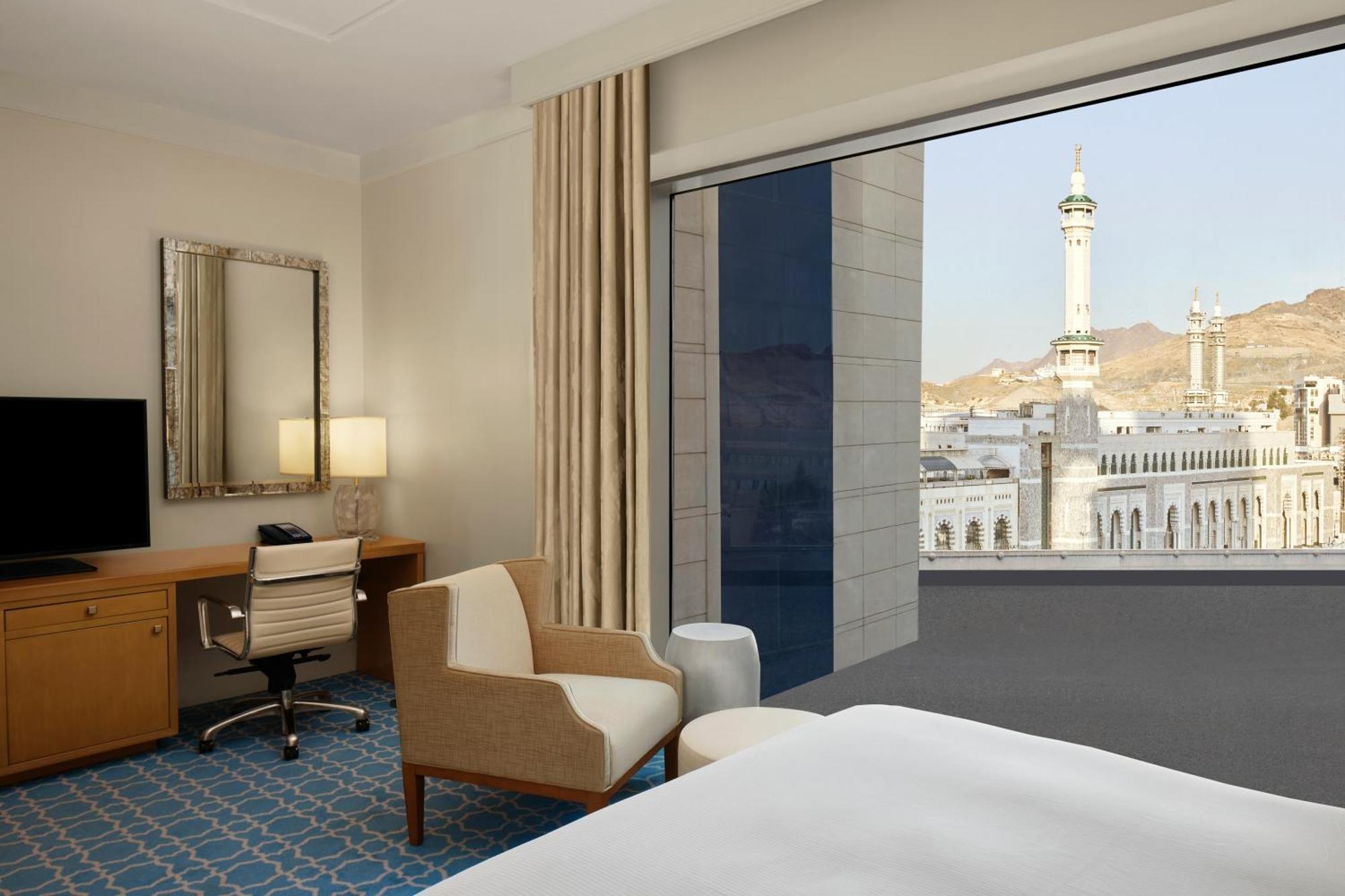 ヒルトン マッカ コンベンション ホテル メッカ エクステリア 写真 A view of the Sana'a skyline from a room at the Ritz-Carlton Riyadh