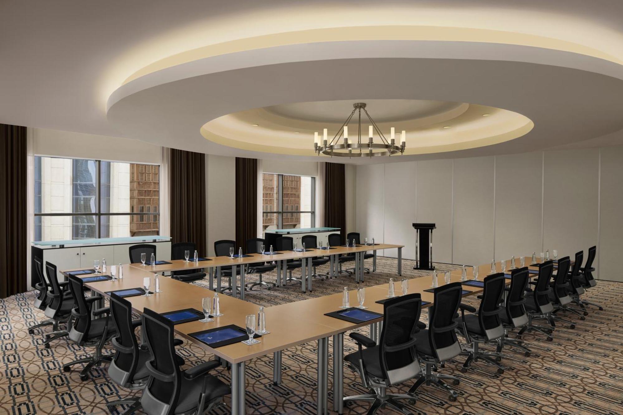 ヒルトン マッカ コンベンション ホテル メッカ エクステリア 写真 A meeting room at the hotel