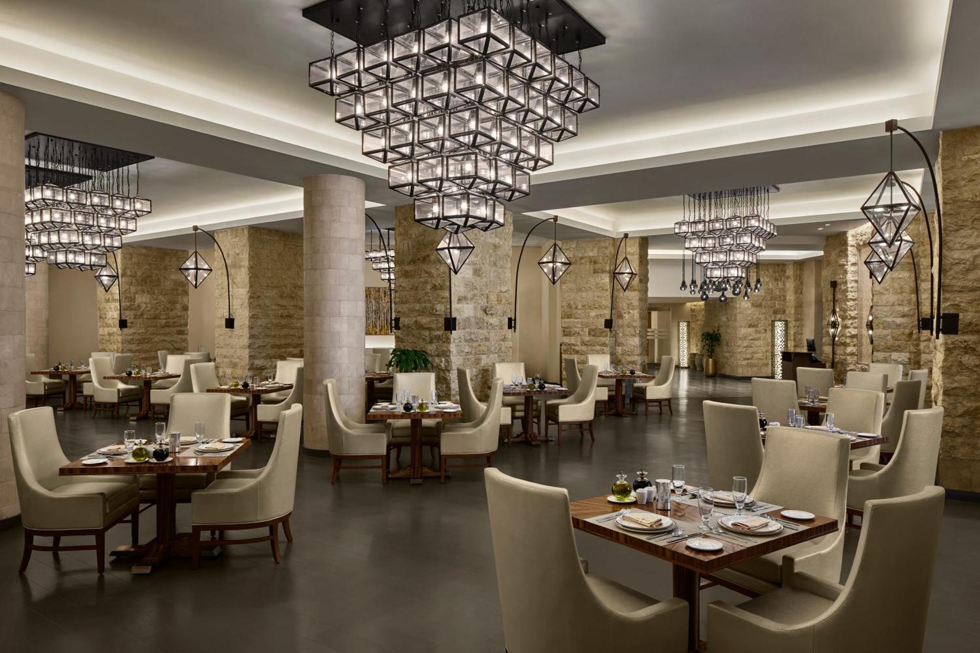 ヒルトン マッカ コンベンション ホテル メッカ エクステリア 写真 The restaurant's interior