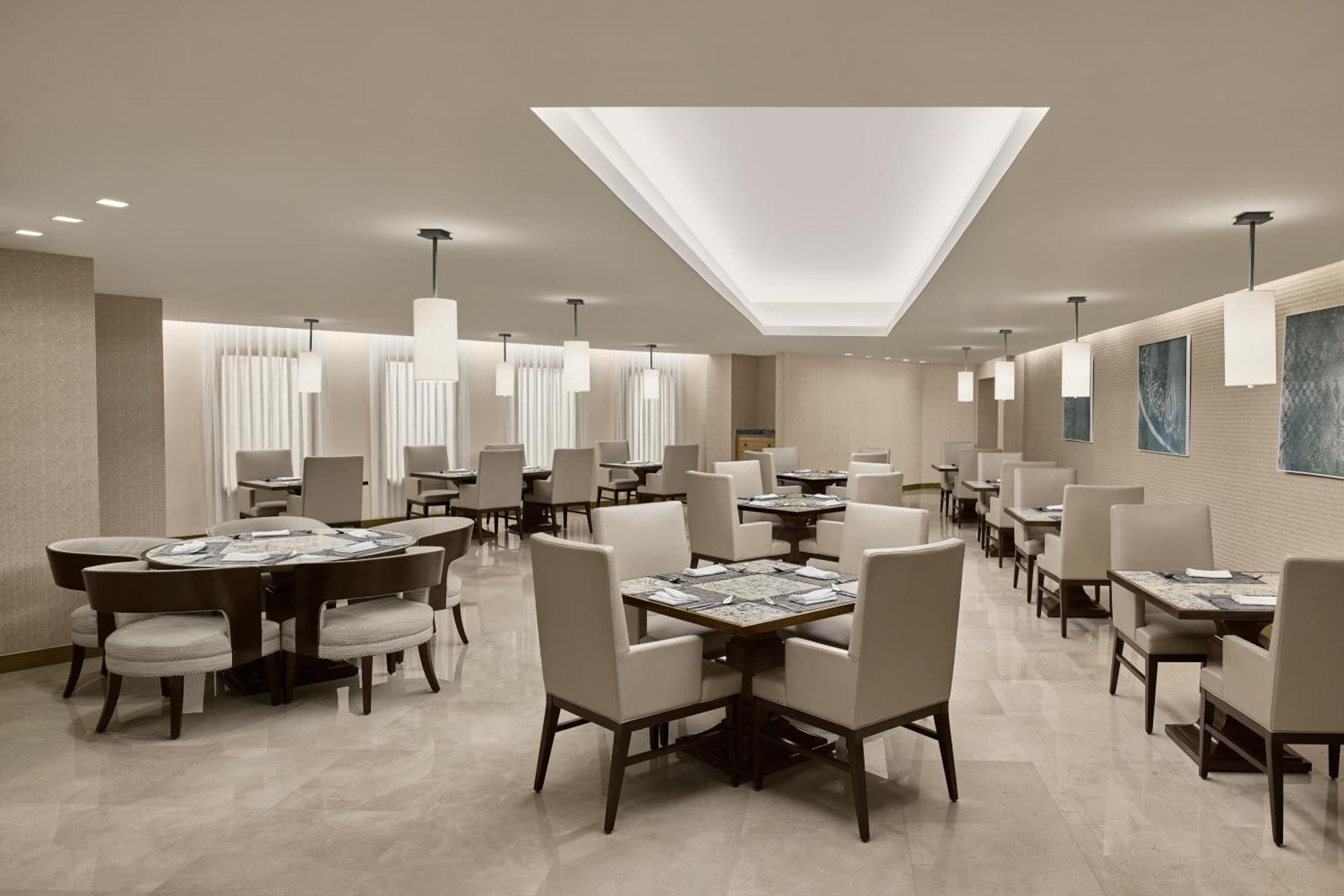 ヒルトン マッカ コンベンション ホテル メッカ エクステリア 写真 The restaurant's interior