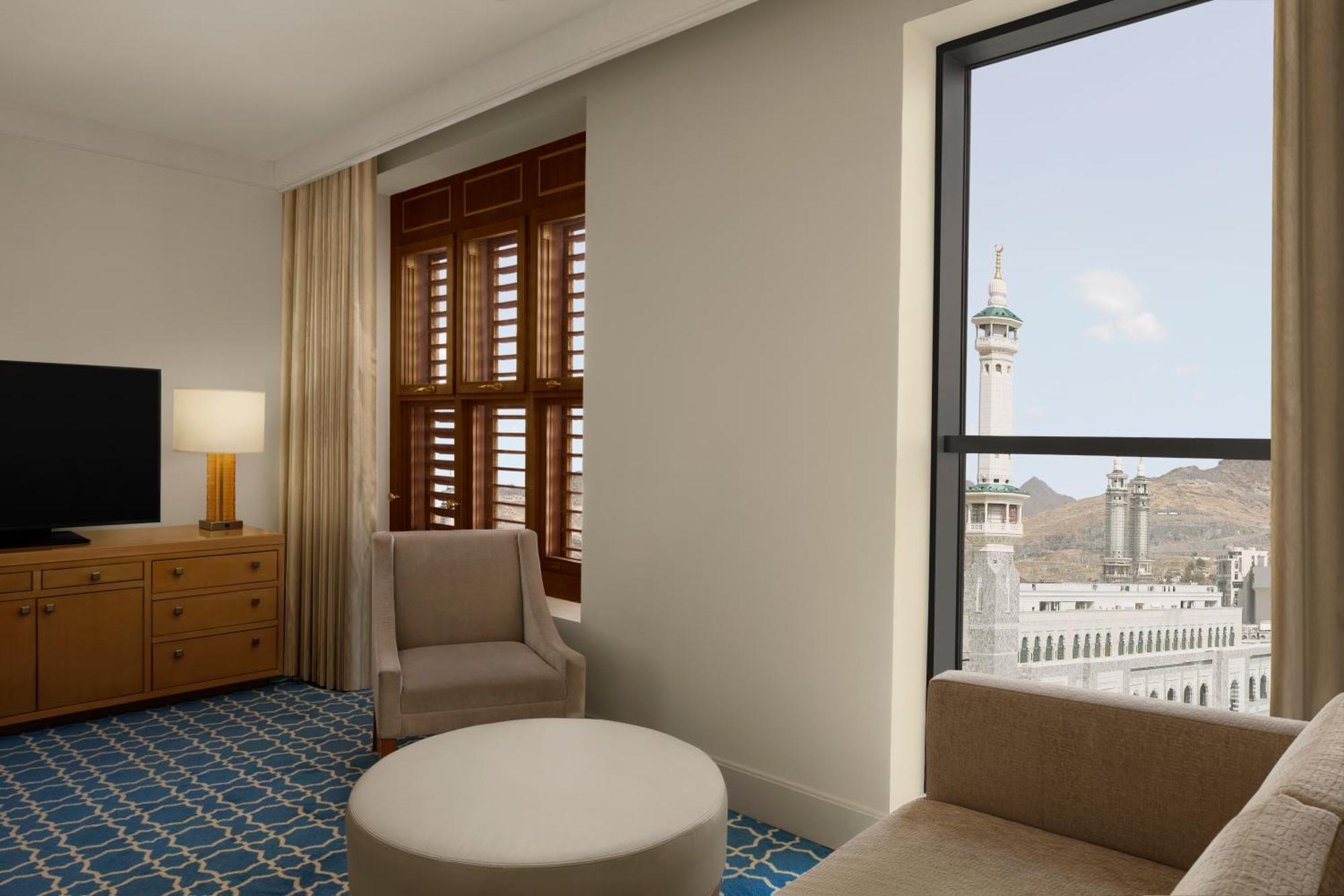 ヒルトン マッカ コンベンション ホテル メッカ エクステリア 写真 A view of the Sana'a skyline from a guest room at the Ritz-Carlton Riyadh